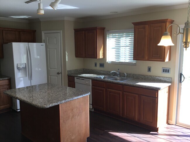 Building Photo - 115 Walnut Crossing Dr