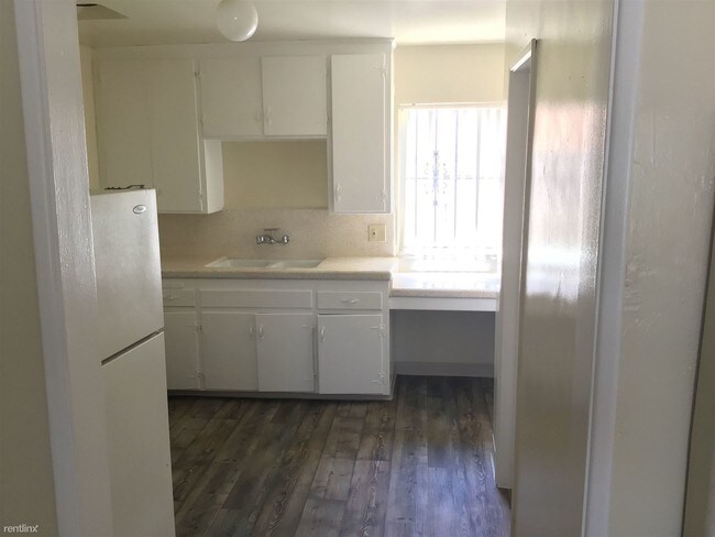 Building Photo - Studio, 1 bath  - 4953 Trojan Ave Apt J Apt J