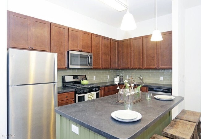 Building Photo - 1 br, 2 bath Condo - 225 Spring St