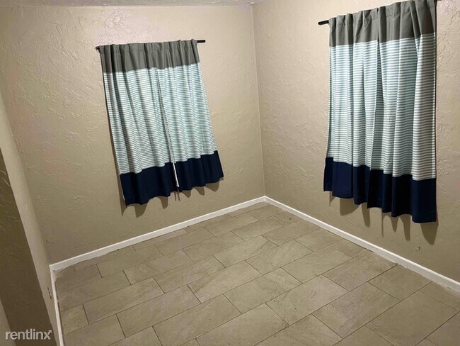 Foto del edificio - 3 br, 2 bath House - 541 W Woodlawn Ave