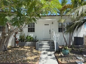 Building Photo - 8401 Crespi Blvd