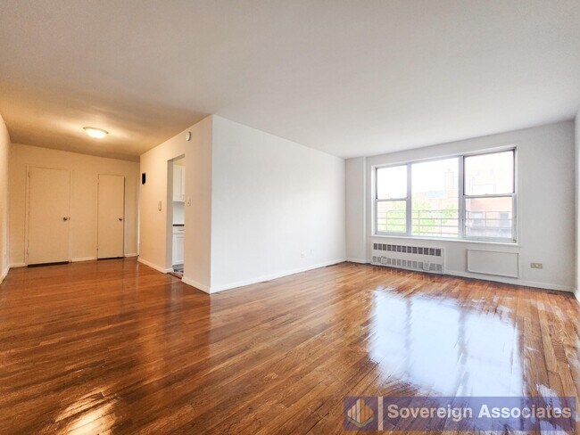 Foto del edificio - 3555 Oxford Ave