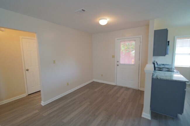 Building Photo - 3178 N Ridge Rd