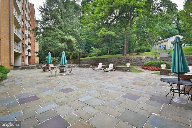 Foto del edificio - 7900 Old York Rd