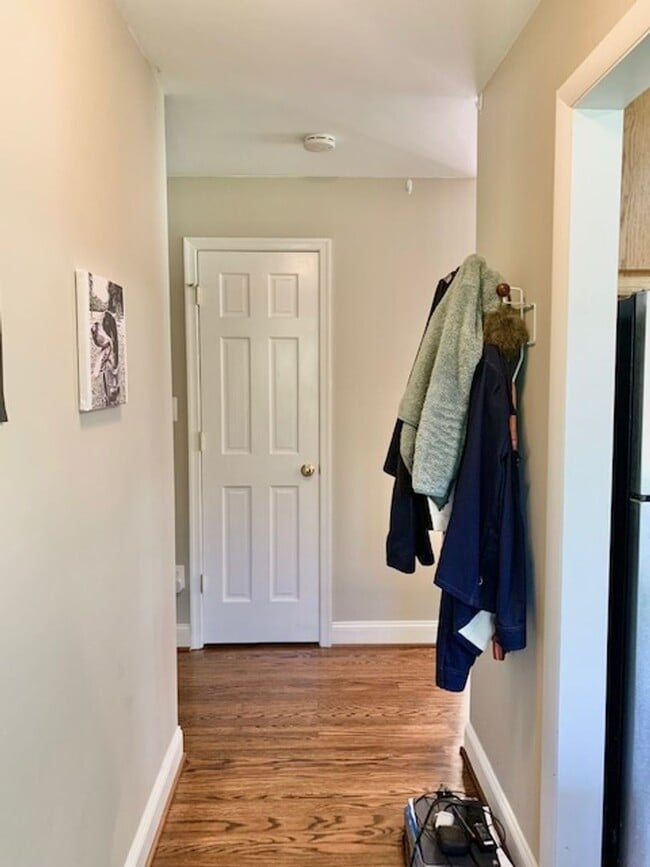 Building Photo - Light filled 2 BR plus 2 rooms, 2 FB including one in finished basement. Great location