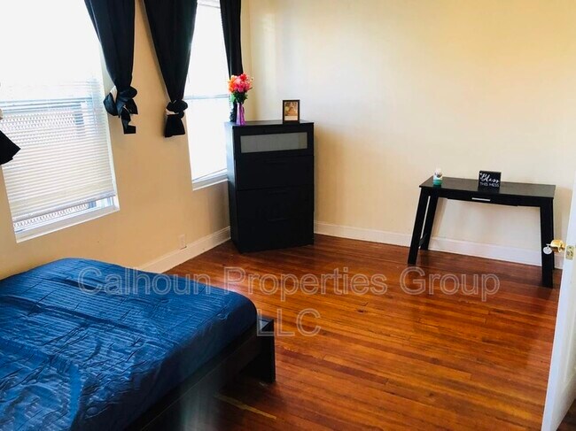 Building Photo - 725 Fairmont St NW #A