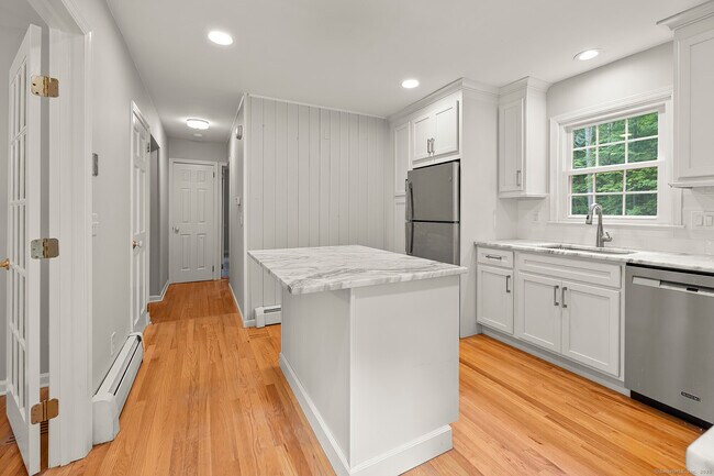 Foto del edificio - 61 Knollwood Dr
