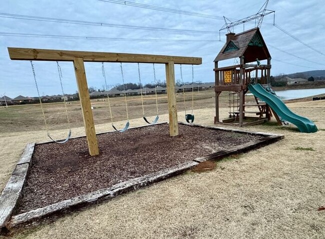 Building Photo - Look and lease-your Home For the Holidays