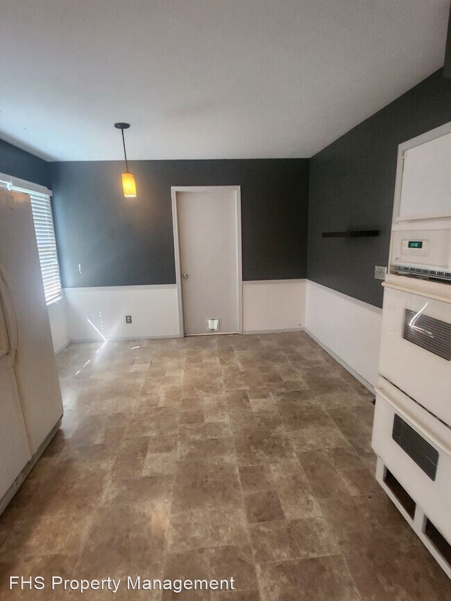 Building Photo - 3 br, 2 bath House - 3052 E Sunset