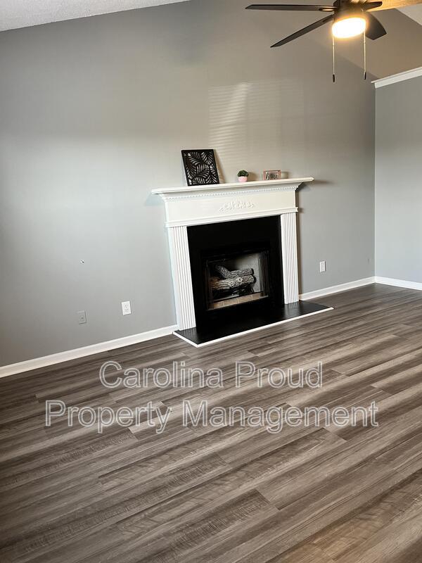 Building Photo - 1200 Peyton Cir