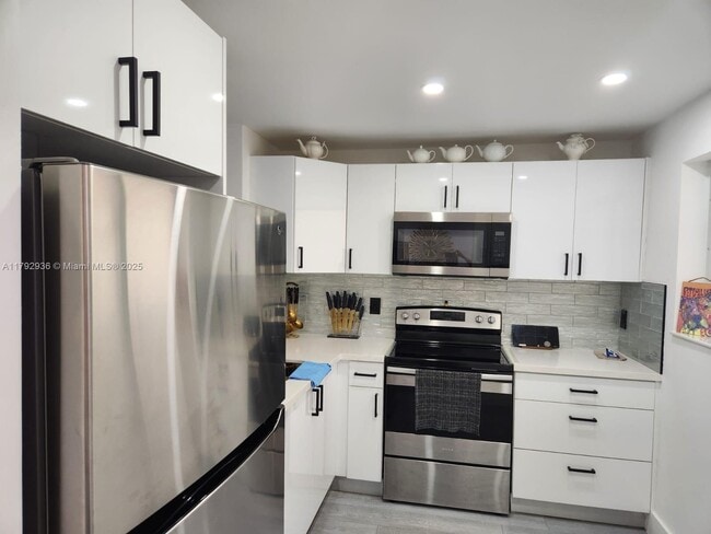 Foto del edificio - 17000 NW 67th Ave