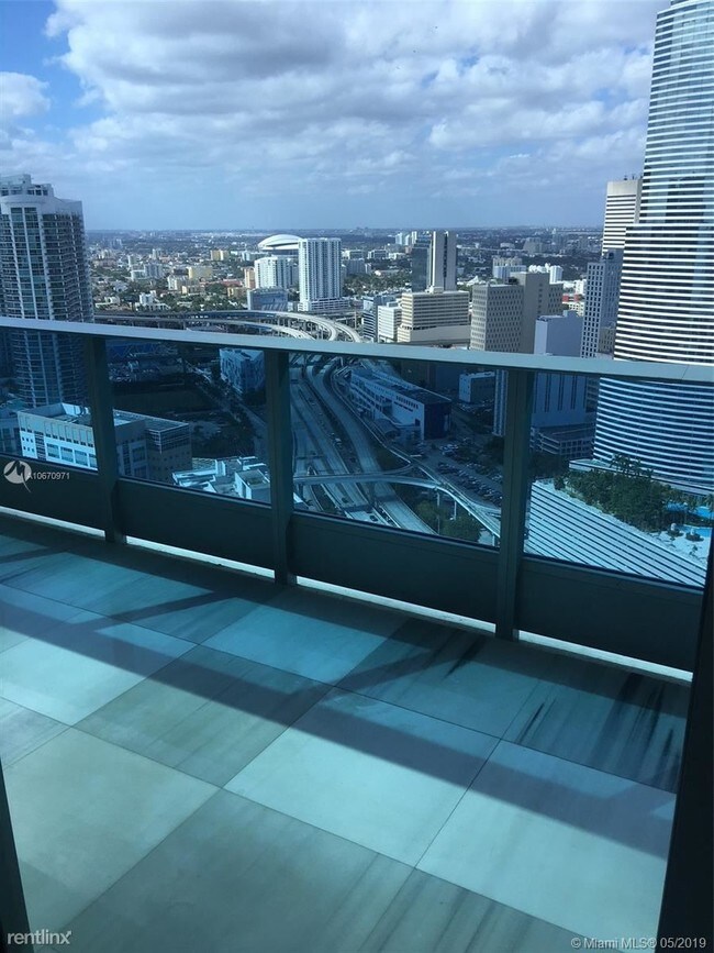 Building Photo - 1 br, 1.5 bath  - 200 Biscayne Blvd # 3910