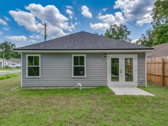 Building Photo - New 3 Bedroom, 2 Bathroom Home Available Now!