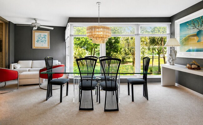 Foto del edificio - 3900 Oaks Clubhouse Dr