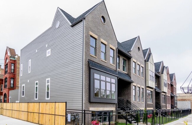 Building Photo - 1015 E 43rd St