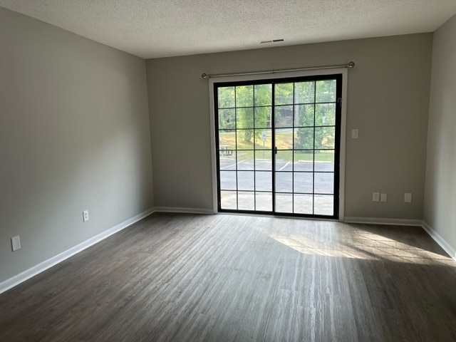Building Photo - 1100 Crescent Dr