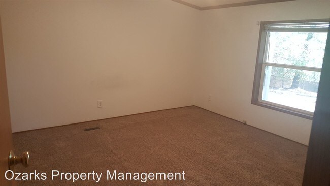Building Photo - 1449 Lakeway Rd