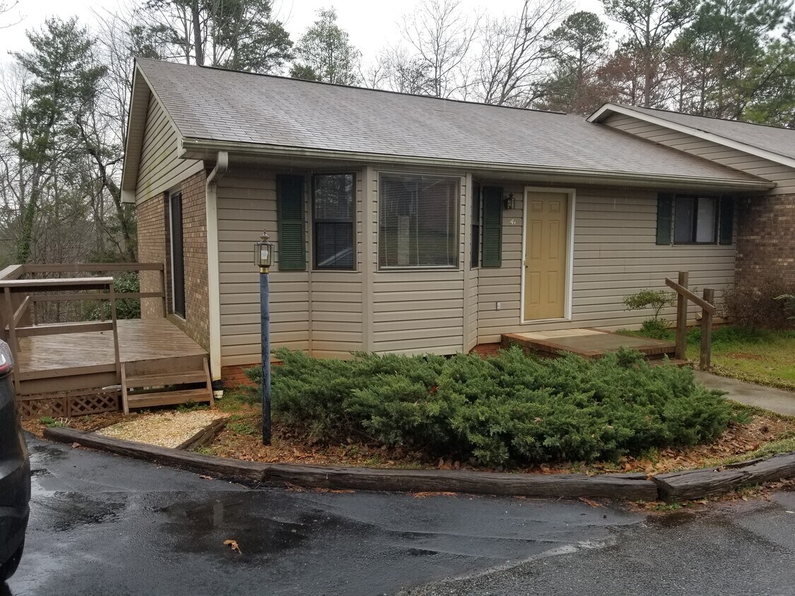 Exterior - 41 Greenleaf Ct