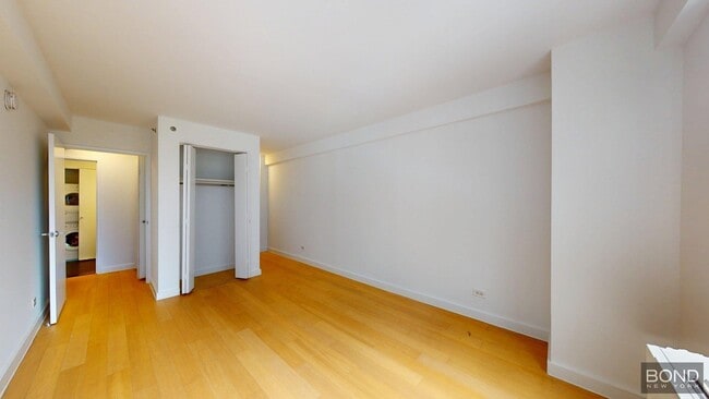 Building Photo - 222 E 39th St