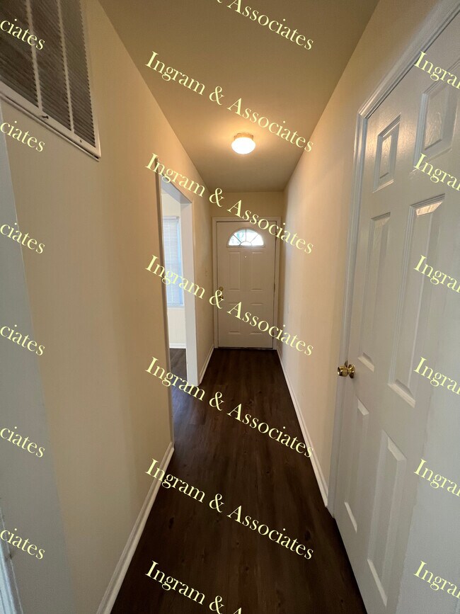 Building Photo - 4106 Robert E Lee Dr