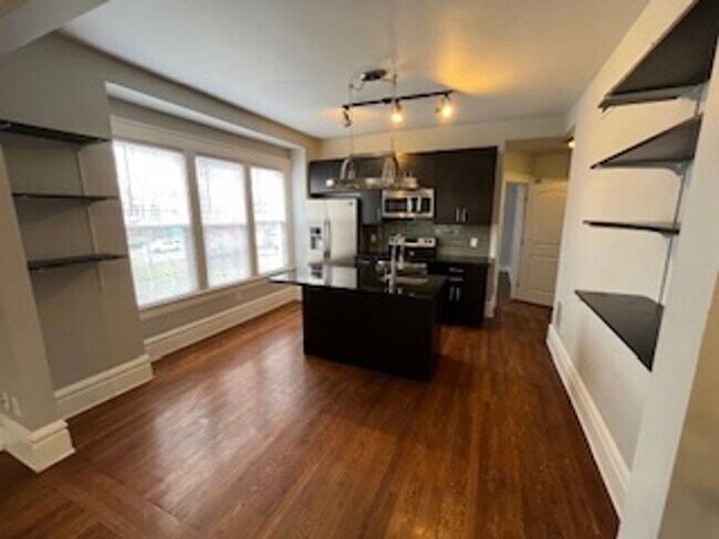 Foto del edificio - 3 bedroom 1.5 bath one block from Franklin Conservatory