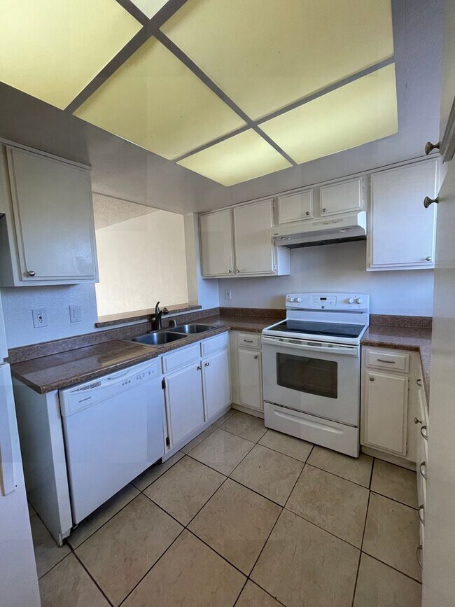 Building Photo - Two Bedroom Cypress Woods Townhouse