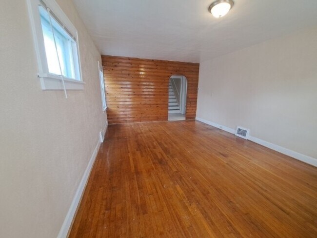 Building Photo - 5572 Grasmere Ave