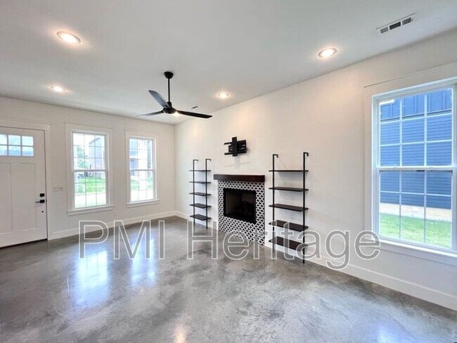 Foto del edificio - 1344 S Duncan Ave