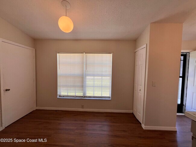 Foto del edificio - 399 Fluvia Ave SE