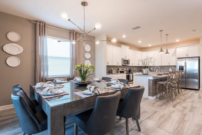 Building Photo - 4821 Kings Castle Cir
