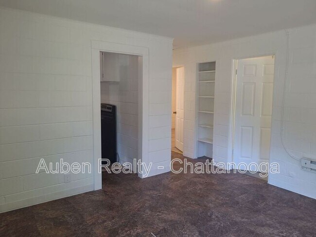 Building Photo - 715 Lupton Dr
