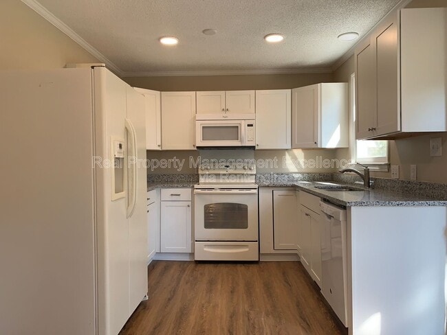 Foto del edificio - 4437 Whisperwood Dr