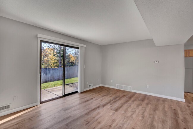 Foto del edificio - 3255 Dodd Ln