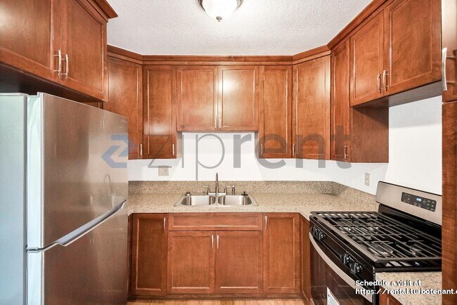 Foto del edificio - 2458 Normandie Ave