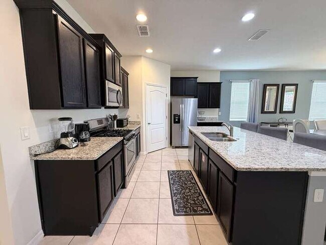 Foto del edificio - 8032 Oak Shadow Ct