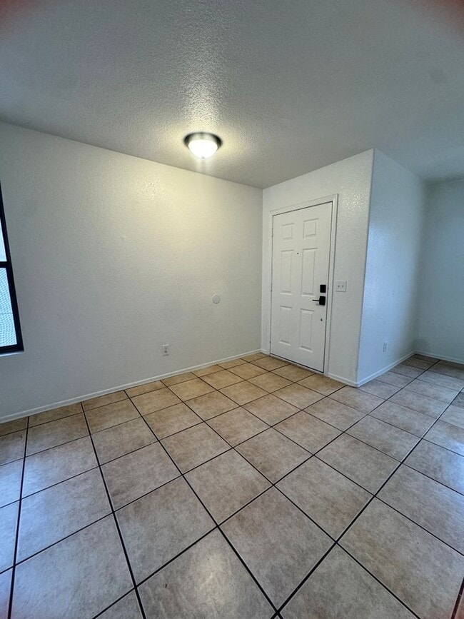 Building Photo - 629 W Jardin Dr