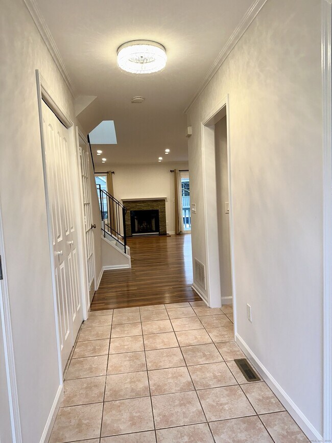 Building Photo - 26 Fawn Ridge Ln