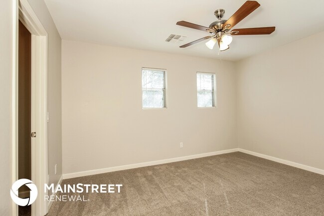 Building Photo - 15460 W Canterbury Dr