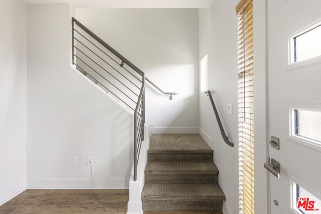 Building Photo - 2753 Waverly Dr