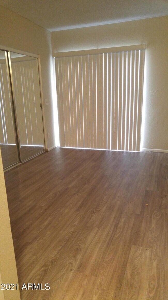 Building Photo - 2808 E Le Marche Ave