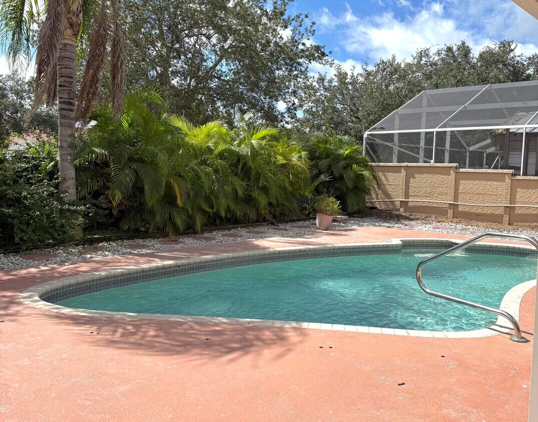 Primary Photo - 18292 Clear Brook Cir