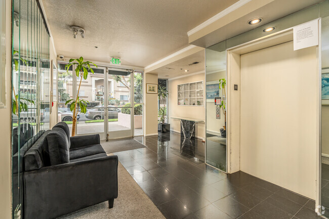 Lobby - Studio Heights Apartments