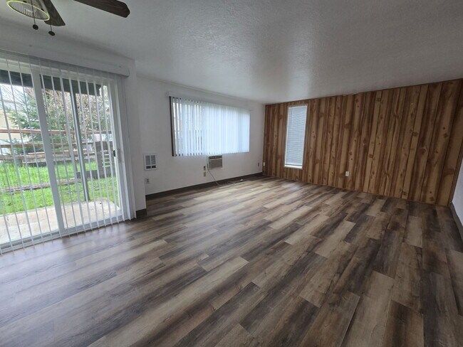 Foto del edificio - 146 NE Atkinson Ct