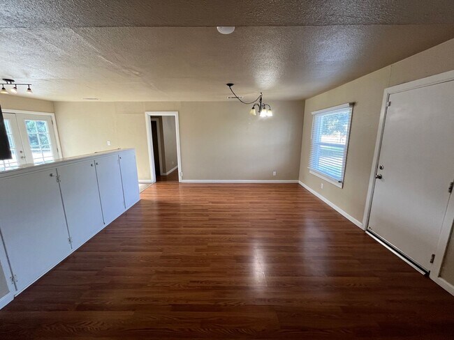 Foto del edificio - Strathmore House, Move In Ready!