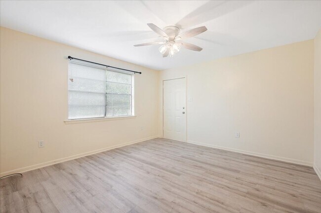 Foto del edificio - 2-Bedroom Apartment in Convenient Savannah...