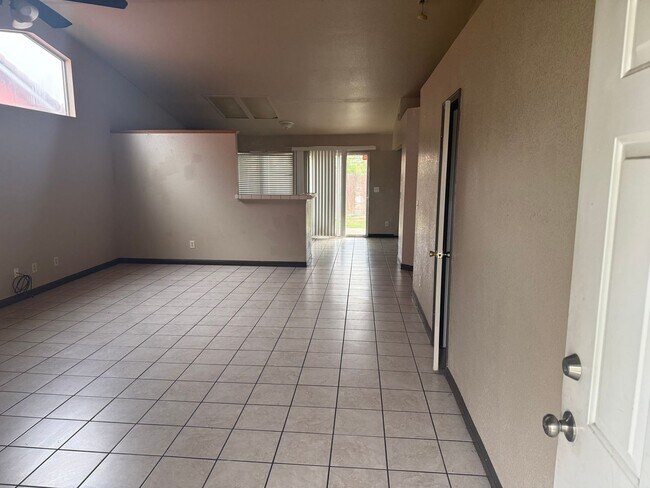 Foto del edificio - 3 Bd-2bth Move in Ready!!