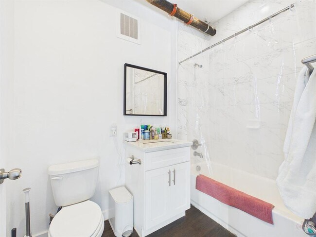 Foto del edificio - 1010 W 26th St