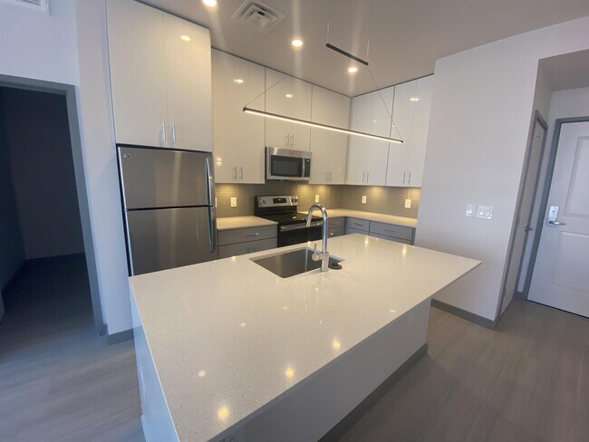 Building Photo - 126 E 6th St