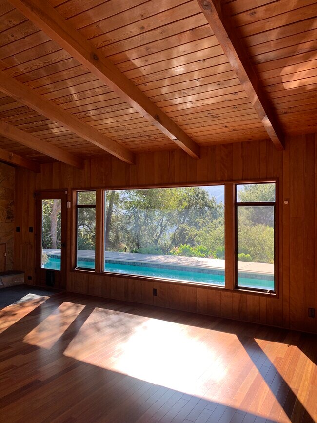 Building Photo - 21277 Entrada Rd