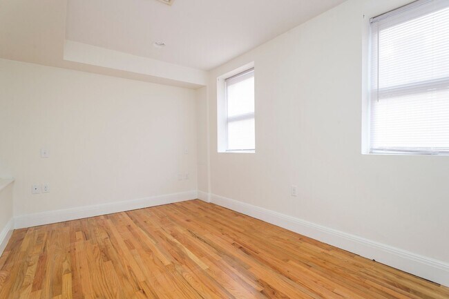 Foto del edificio - 14 Brainerd Rd